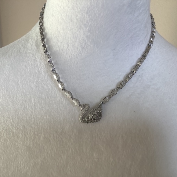 Swarovski swan necklace, NWT - Picture 4 of 7